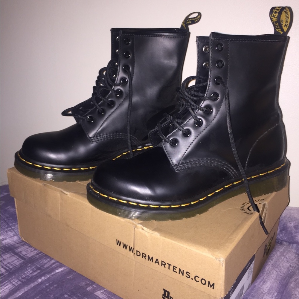1460 W Black Doc Martens